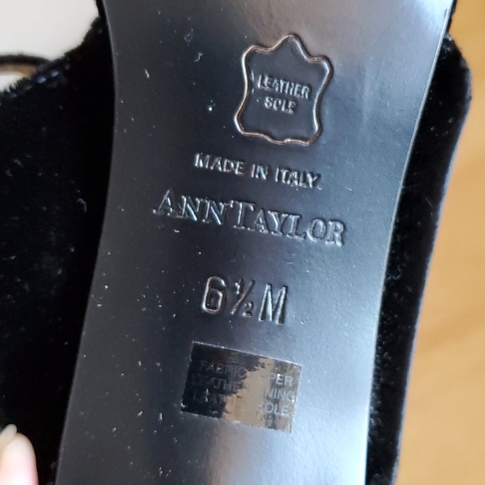 Ann Taylor Black Rose Velvet Heels - Picture 12 of 14